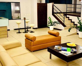 Aconchegantes Flats, 1 e 2 qtos, em Ponta Negra - Natal - Lobby
