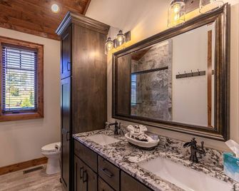 Blue Creek Cabin at Eagles Nest - Banner Elk - Badkamer