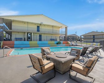 Clarion Pointe Athens I-65 - Афіни - Басейн
