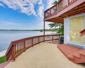 Charming Bear Lake Cottage w/ Dock & Paddleboards! - Bear Lake - Balcony