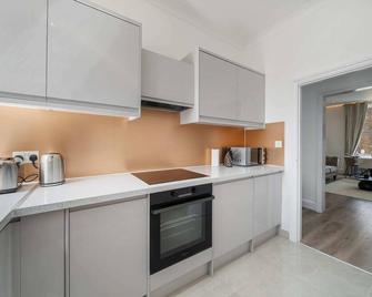 Superior Georgian Apartment in Belgravia - London - Kitchen