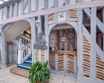 Brit Hotel Comtes De Champagne - Troyes Centre Historique - Troyes - Lobby