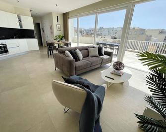Bugibba Square Seafront Lux Apartments - Saint Paul’s Bay - Living room