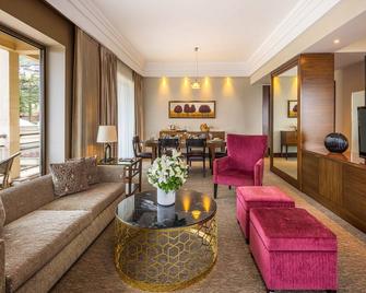Çelik Palace Hotel Convention Center & Thermal Spa - Bursa - Living room
