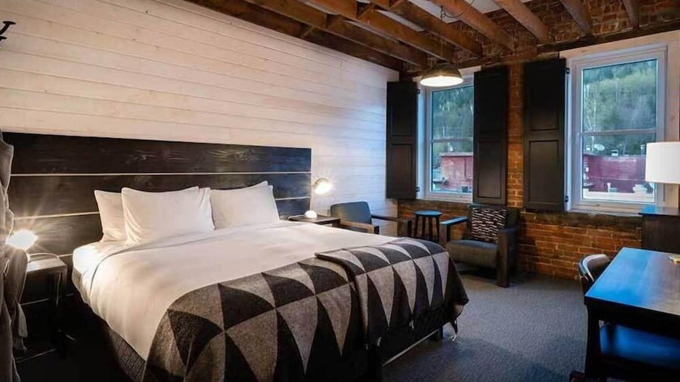 Eleven Revelstoke Lodge