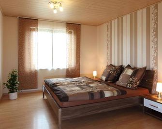 Vacation apartment Hansen - 2-bed vacation apartment - Hillesheim - Schlafzimmer