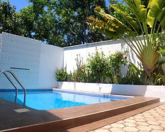 Margarett Hotel - Valladolid - Zwembad