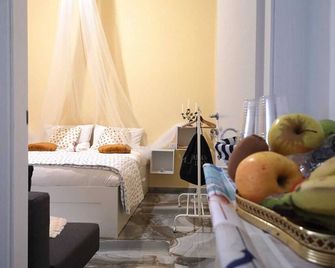 B&b In Central Taranto With Private Bathroom And Cromoterapy - טרנטו - חדר שינה