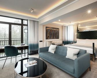 The Athenaeum Hotel & Residences - London