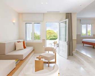 Brown Beach Chalkida Resort, a member of Brown Hotels - Халкіда - Вітальня