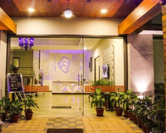 Namami Ganges Beach Resort and Spa - Shivpuri - Front desk