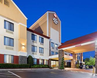 Best Western Plus Huntersville Inn & Suites Near Lake Norman - Huntersville - Rakennus