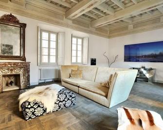 holiday vacation villa rental italy, lake district, lake orta, near milan, holiday vacation villa to rent italy, lake di - Ameno - Sala de estar