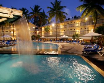 Carayou Hotel & Spa - Les Trois-Îlets - Piscina