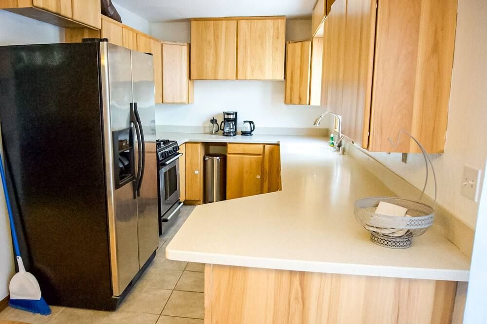 Entire Townhome! near airport, restaurants, and trails! Small back yard! - אנקוראג' - מטבח