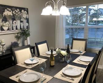 Home away from Home-Lackland Graduation BMT/Sea World & Six Flags Family Vaca - San Antonio - Dining room