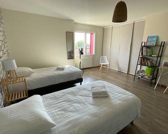 Gîte La Petite Renaudière - proche parc du Puy du F - La Gaubretière - Habitación