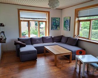 Amazing big house with a garden, for the large Family. - Herlev - Stue