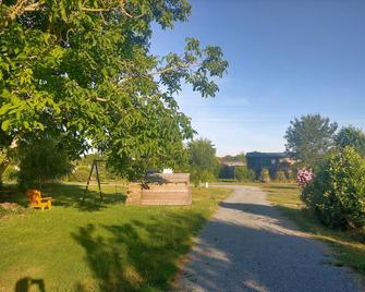 Tatiana 2 Bedroom Mobile Home - Champdolent - Vista del exterior