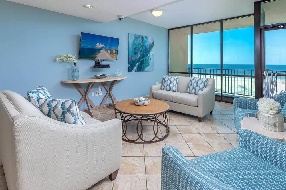 Gulf Shores Hotel On The Beach!! Phoenix All Suites ! Full Kitchen - Gulf Shores - Living room