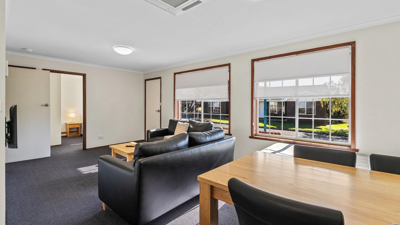 Riverfront Motel & Restaurant