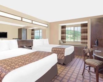 Microtel Inn & Suites by Wyndham Mansfield - Mansfield - Bedroom