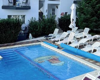 Complex Turistic Monaco - Baile Felix - Zwembad