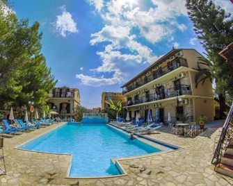 Elena Studios - Kalamaki - Zwembad