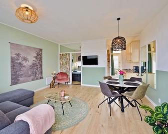 Amsterdam Beach Apartment 34, Private Garden - Zandvoort - Living room