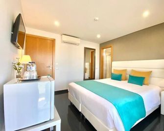 Sunfield Guest House - Only Adults - Albufeira - Bedroom