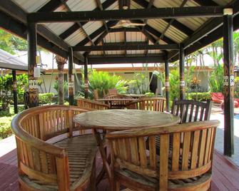 Wailoaloa Beach Resort - Nadi - Patio