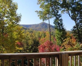 Wonderful Mountain Views~pets Welcome~ Close To Everything, Yet Very Private. - Lake Lure - Balcony