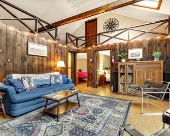 Woodward Grove - Plymouth - Living room