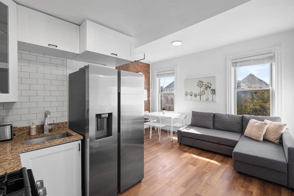 Shadyside, Pittsburgh, Modern and Bright 1 Bedroom Unit4 with Free Parking - פיטסבורג - סלון