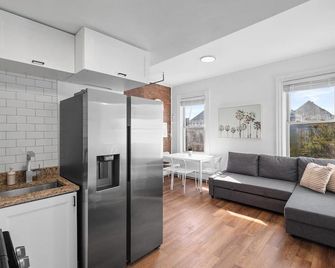 Shadyside, Pittsburgh, Modern and Bright 1 Bedroom Unit4 with Free Parking - פיטסבורג - סלון