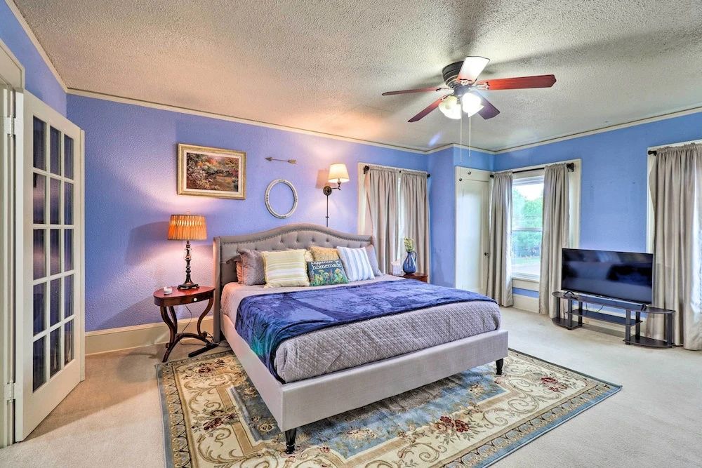 1920s Corsicana Home - Spacious Group Getaway! - Corsicana