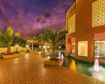 The Sky Imperial Bapus Resort - Dwārka