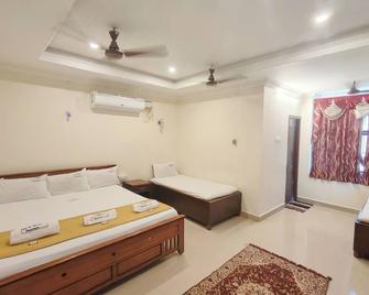 Hotel Harish - Rameswaram - Bedroom