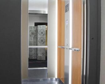 Hotel des Lauriers Roses - Bourbonne-les-bains - Коридор