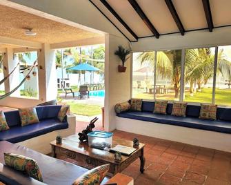 Rancho Bella Vista\nSecluded Coastal Haven - Santa María Mizata - Sala de estar