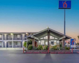 2 Queen Beds | Non-Smoking - Willows - Edificio