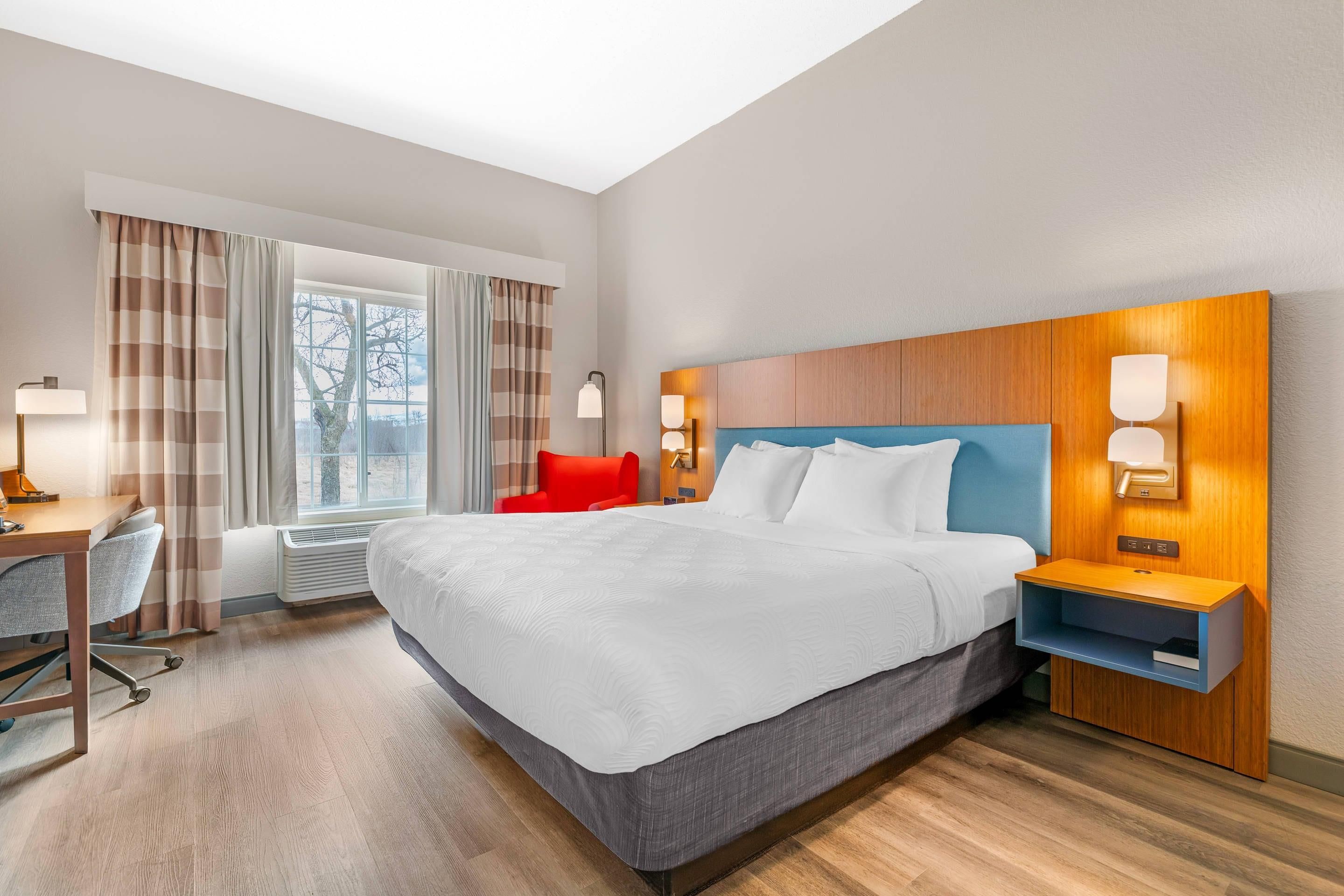 Country Inn & Suites by Radisson, West Bend, WI - West Bend - Slaapkamer