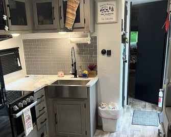 Kozy Kodiak Camper in Beautiful Crawfordsville - Crawfordsville - Küche