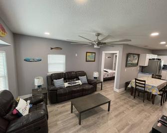 A Goodnight - Aransas Pass - Living room