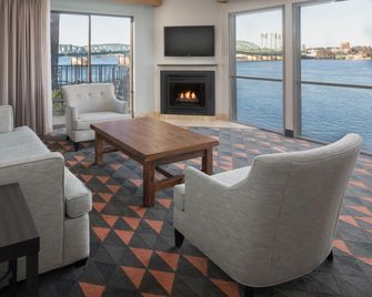 Holiday Inn Portland - Columbia Riverfront By IHG - Portland - Living room