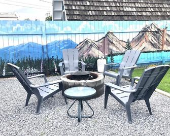 Great cabin getaway a stones throw from the lake - Sylvan Lake - Patio