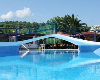 Green Park Village - Vieste - Piscina