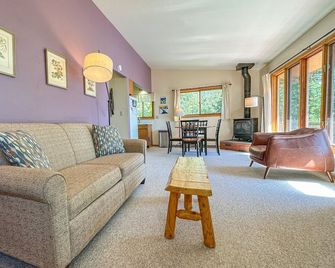 Cathy`s Cove - Lake Superior - Lutsen, MN - Tofte - Living room