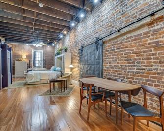 LiveLike a Local Loft,1 mile to Hard RockCasino - Bristol