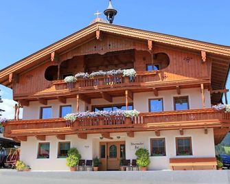 Starmacher Hof - Itter - Gebäude